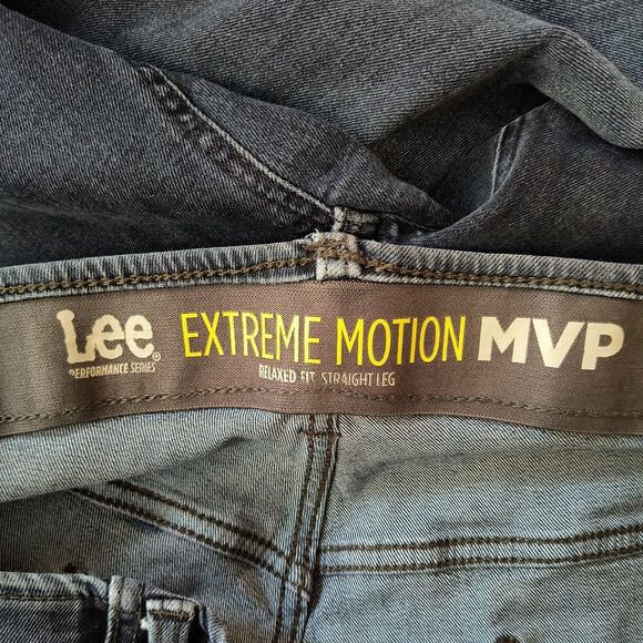 Lee Extreme Motion MVP Relaxed Fit Straight Jeans Men’s 46x30 Blue Stretch Denim - Picture 4 of 5